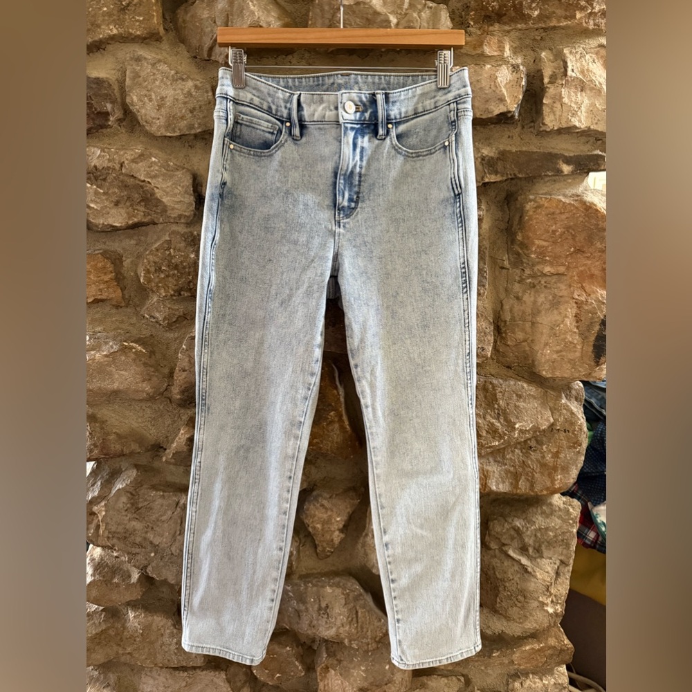 White House black market jeans size 4 straight high rise